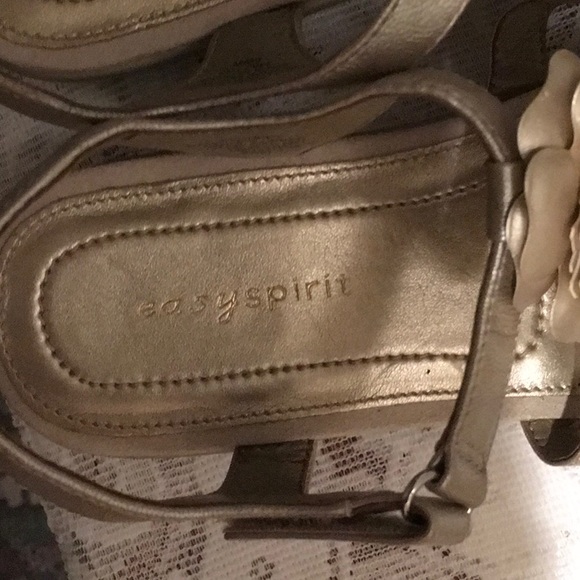 EASY SPIRIT LEATHER SANDAL Sz6W. SILVER W/FLOWERS - Picture 4 of 5